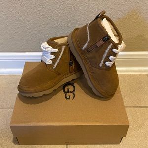 Cute Girls Brown Uggs with Velvet laces